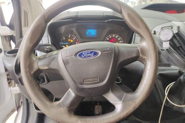 Used Ford Transit 2017 2.0T Diesel Multi-Purpose Commercial Vehicle Short Wheelbase Low Roof China V Standard Steering Wheel