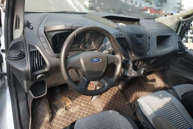 Used Ford Transit 2017 2.0T Diesel Van Mid-Chassis Mid-Roof China V Standard Steering Wheel