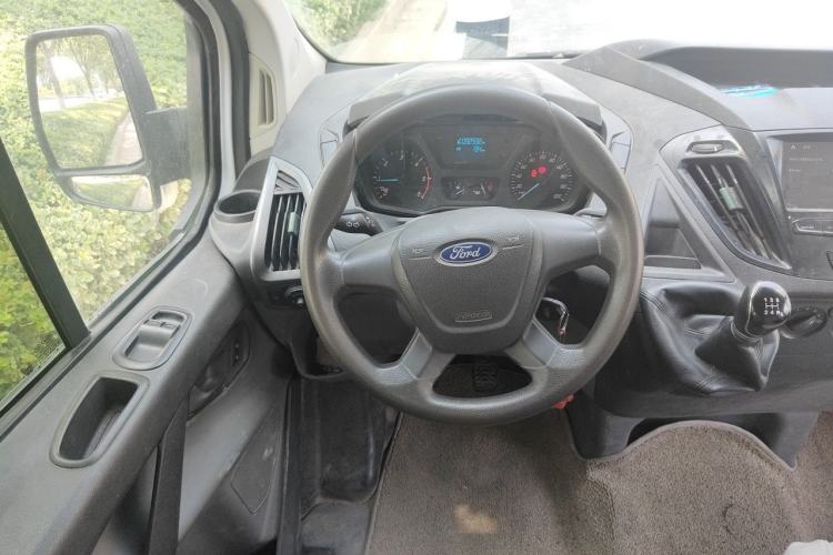 Used Ford Transit 2017 2.0T Diesel Multi-Purpose Commercial Vehicle Short Wheelbase Low Roof China V Standard Steering Wheel