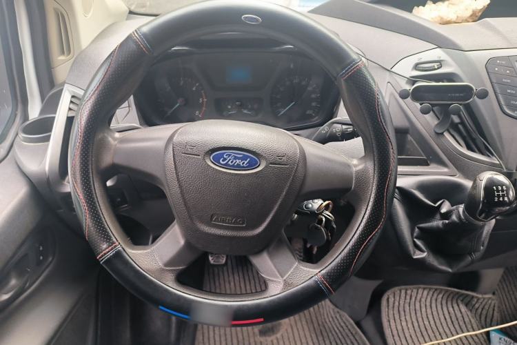Used Ford Transit 2017 2.0T Diesel Van Short Wheelbase Low Roof China V Standard Steering Wheel