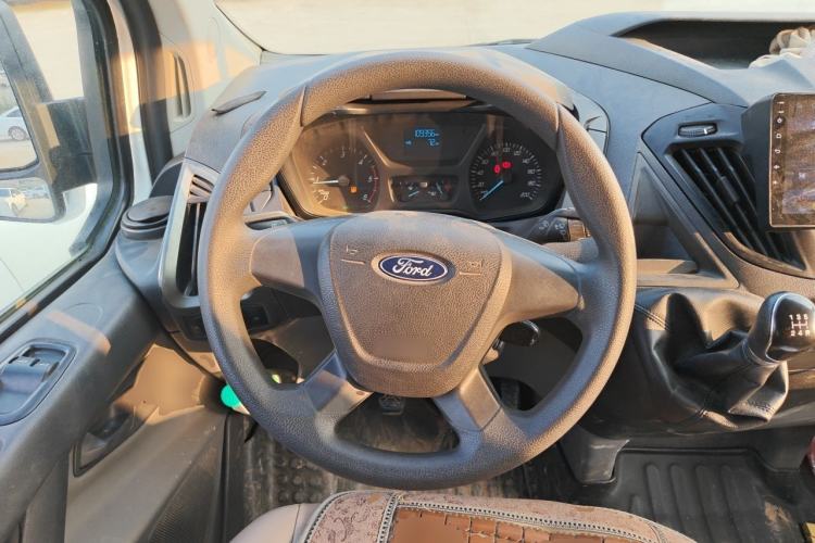 Used Ford Transit 2017 2.0T Diesel Multi-Purpose Commercial Vehicle Short Wheelbase Low Roof China V Standard Steering Wheel