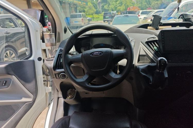 Used Ford Transit 2017 2.0T Diesel Multi-Purpose Commercial Vehicle Short Wheelbase Low Roof China V Standard Steering Wheel