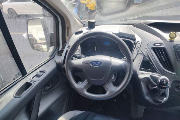 Used Ford Transit 2017 2.0T Diesel Van Mid-Chassis Mid-Roof China V Standard Steering Wheel