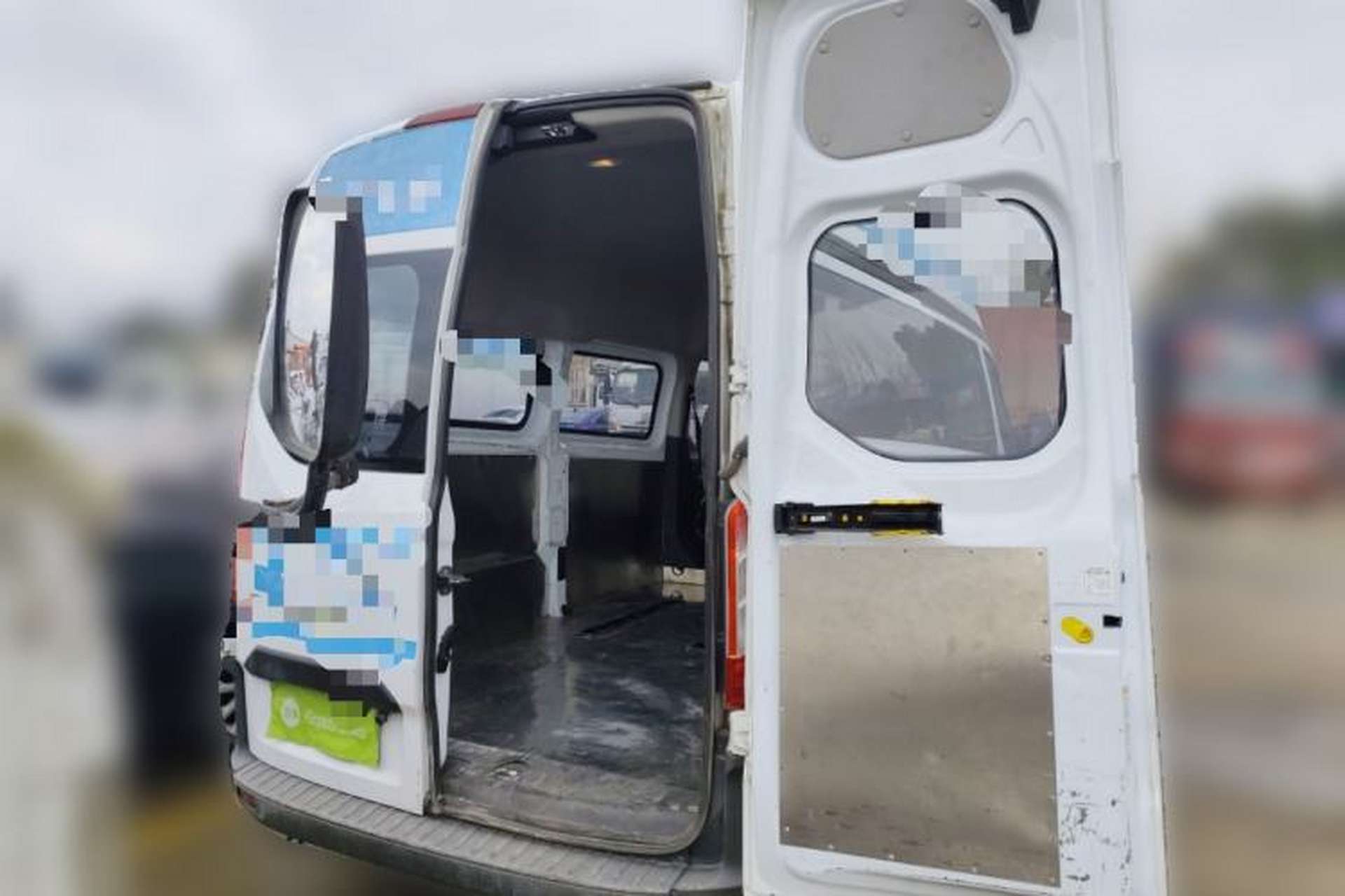 Used Ford Transit 2017 2.0T Diesel Multi-Purpose Commercial Vehicle Mid-Drive Mid-Roof China IV Standard Trunk