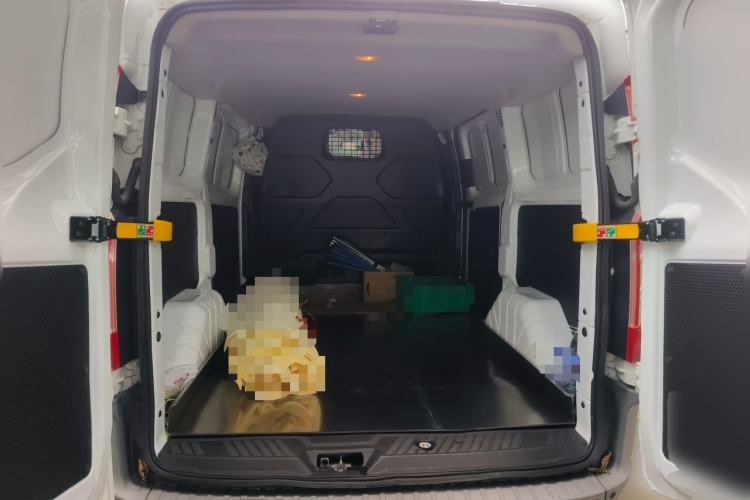 Used Ford Transit 2017 2.0T Diesel Van Short Wheelbase Low Roof China IV Standard Trunk
