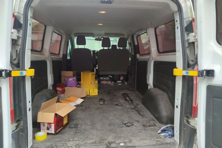 Used Ford Transit 2017 2.0T Diesel Multi-Purpose Commercial Vehicle Short Wheelbase Low Roof China IV Standard Trunk