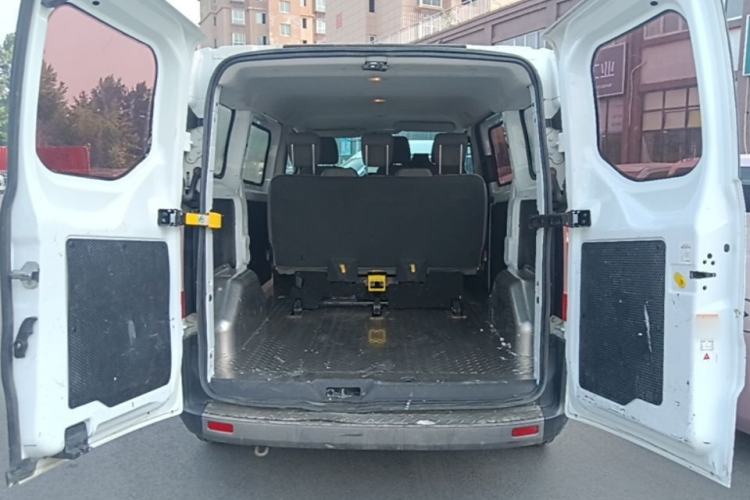 Used Ford Transit 2017 2.0T Diesel Multi-Purpose Commercial Vehicle Short Wheelbase Low Roof China V Standard Trunk