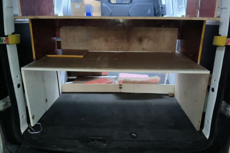 Used Ford Transit 2017 2.0T Diesel Van Mid-Chassis Mid-Roof China V Standard Trunk