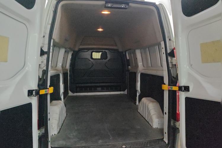 Used Ford Transit 2017 2.0T Diesel Van Mid-Chassis Mid-Roof China IV Standard Trunk