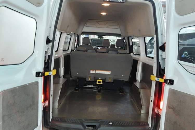 Used Ford Transit 2017 2.0T Diesel Multi-Function Commercial Vehicle Short Wheelbase Mid-Roof China V Standard Trunk