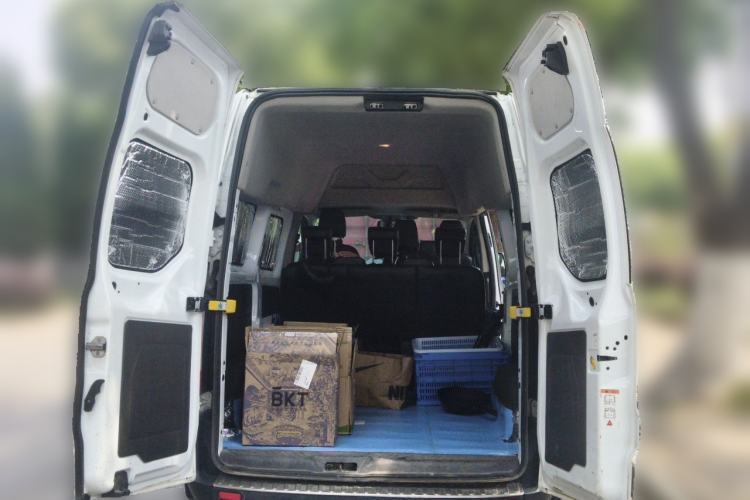Used Ford Transit 2017 2.0T Diesel Multi-Purpose Commercial Vehicle Mid-Drive Mid-Roof China IV Standard Trunk