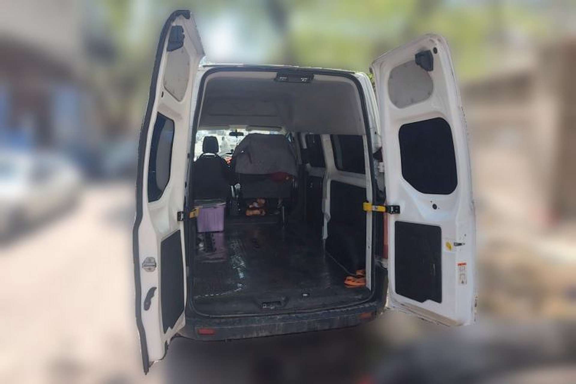 Used Ford Transit 2017 2.0T Diesel Multi-Function Commercial Vehicle Mid-Drive Mid-Roof China V Standard Trunk
