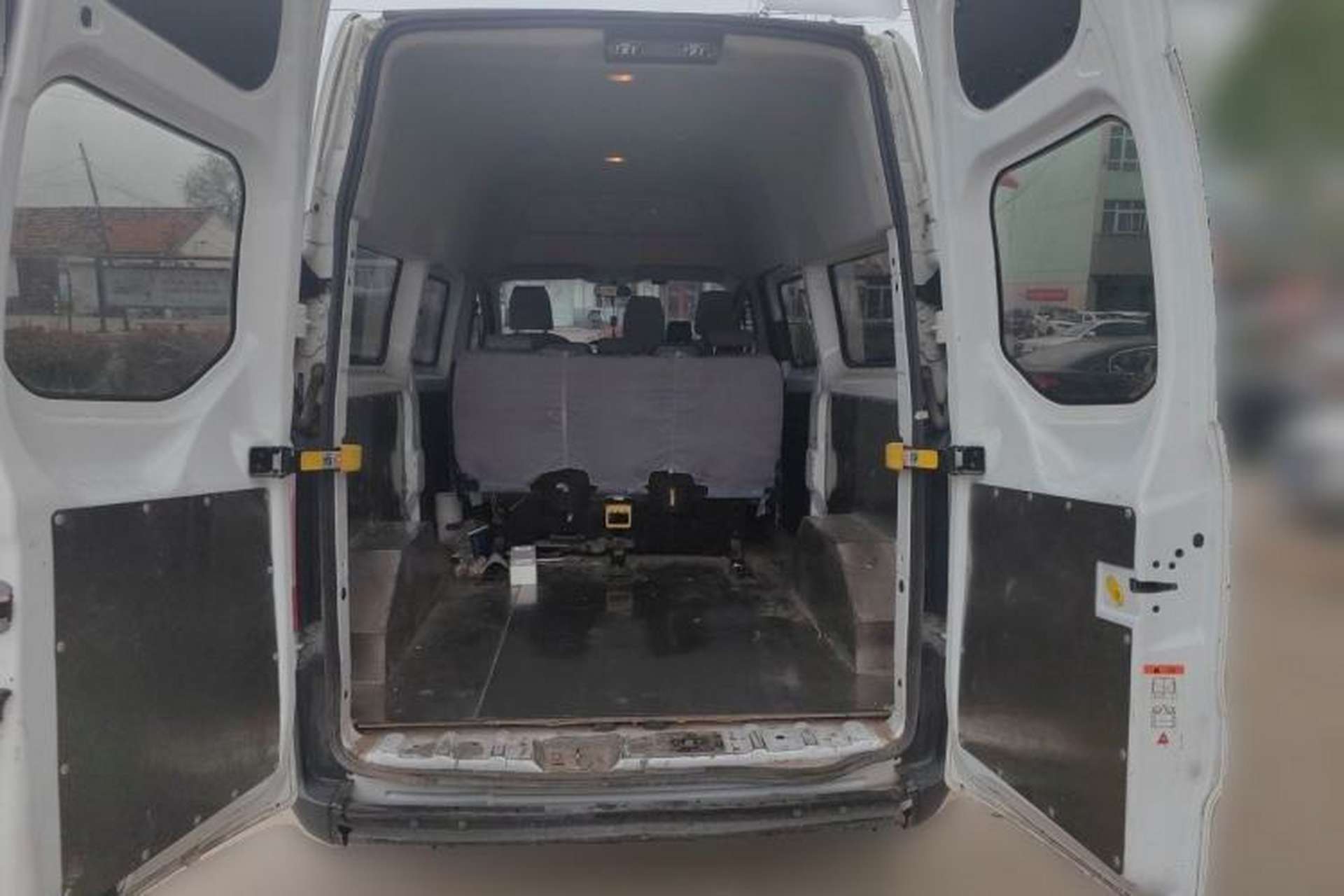 Used Ford Transit 2017 2.0T Diesel Multi-Function Commercial Vehicle Mid-Drive Mid-Roof China V Standard Trunk