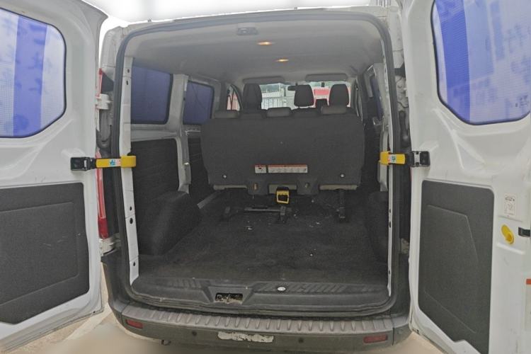 Used Ford Transit 2017 2.0T Diesel Multi-Purpose Commercial Vehicle Short Wheelbase Low Roof China V Standard Trunk