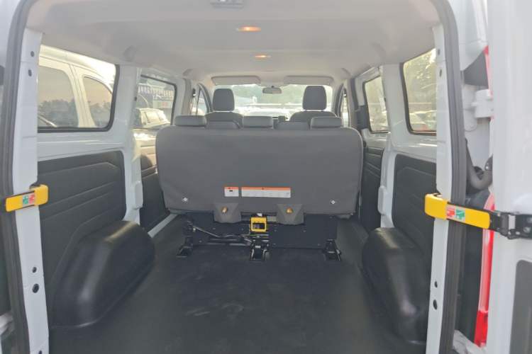 Used Ford Transit 2017 2.0T Diesel Multi-Purpose Commercial Vehicle Short Wheelbase Low Roof China V Standard Trunk