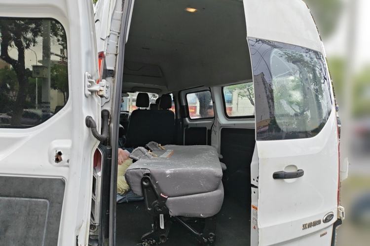 Used Ford Transit 2017 2.0T Diesel Multi-Purpose Commercial Vehicle Mid-Drive Mid-Roof China IV Standard Trunk