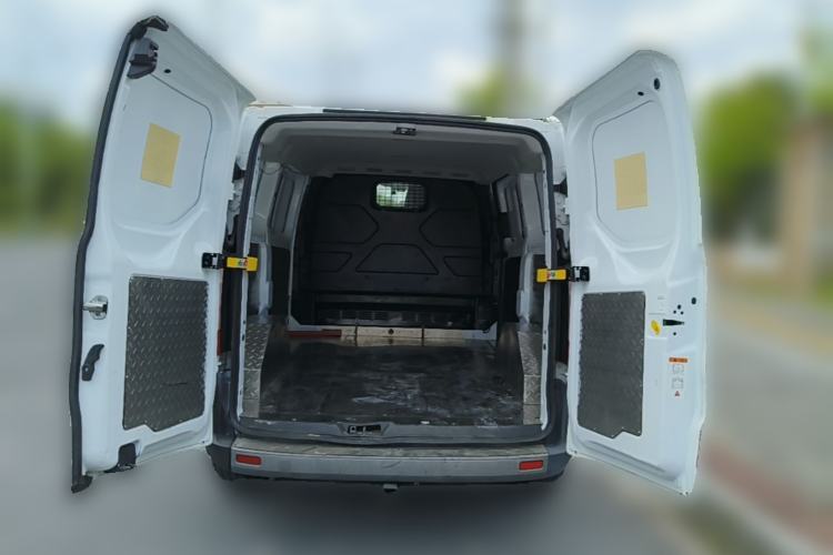 Used Ford Transit 2017 2.0T Diesel Van Short Wheelbase Low Roof China IV Standard Trunk