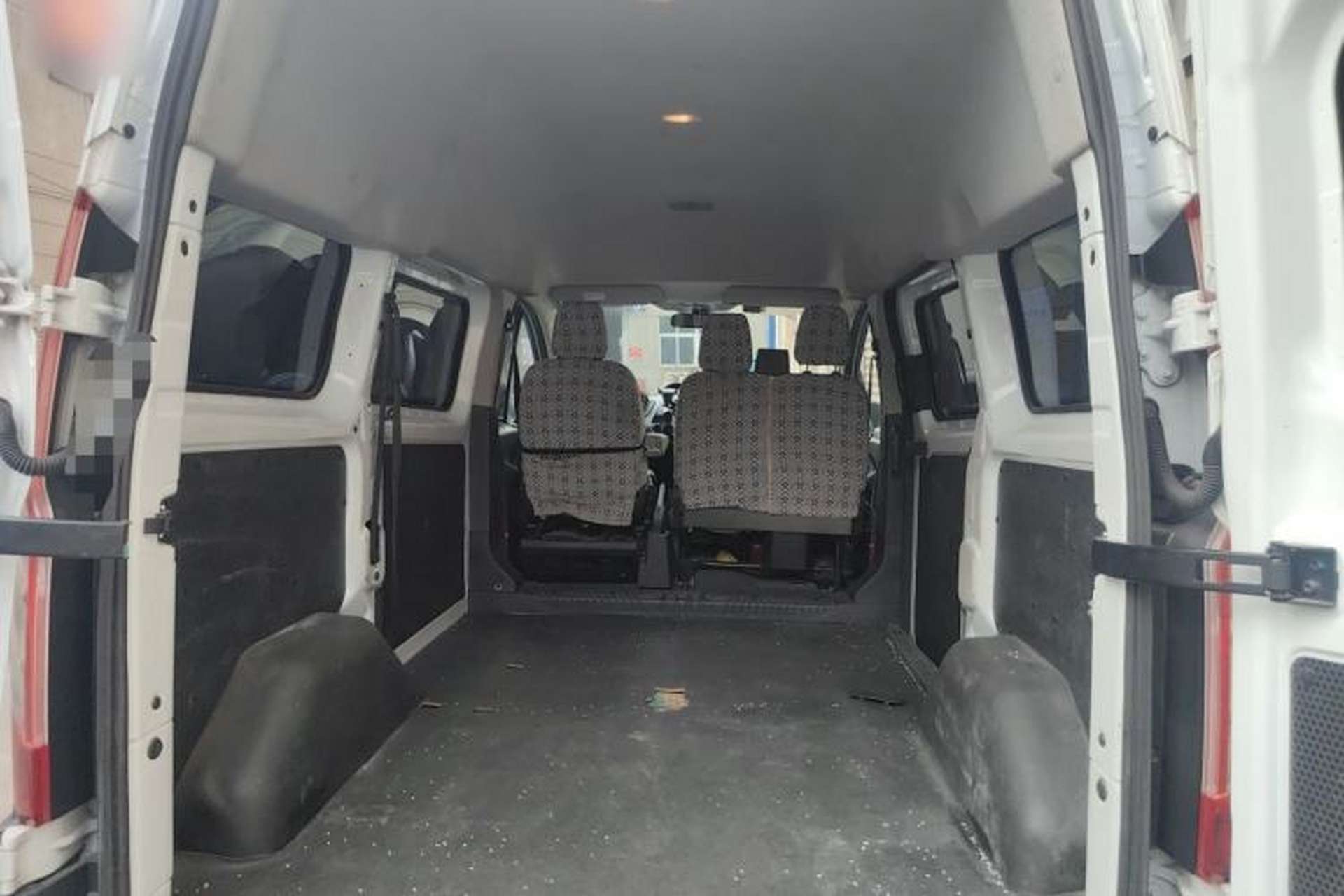 Used Ford Transit 2017 2.0T Diesel Multi-Purpose Commercial Vehicle Short Wheelbase Mid-Roof China IV Standard Trunk