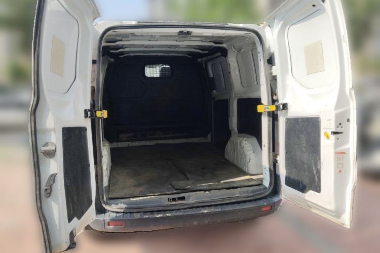 Used Ford Transit 2017 2.0T Diesel Van Short Wheelbase Low Roof China V Standard Trunk