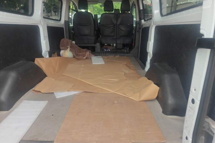 Used Ford Transit 2017 2.0T Diesel Multi-Function Commercial Vehicle Mid-Drive Mid-Roof China V Standard Trunk