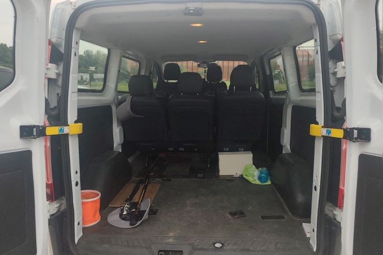 Used Ford Transit 2017 2.0T Diesel Multi-Purpose Commercial Vehicle Short Wheelbase Low Roof China V Standard Trunk