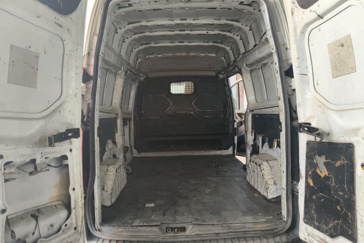 Used Ford Transit 2017 2.0T Diesel Van Mid-Chassis Mid-Roof China V Standard Trunk