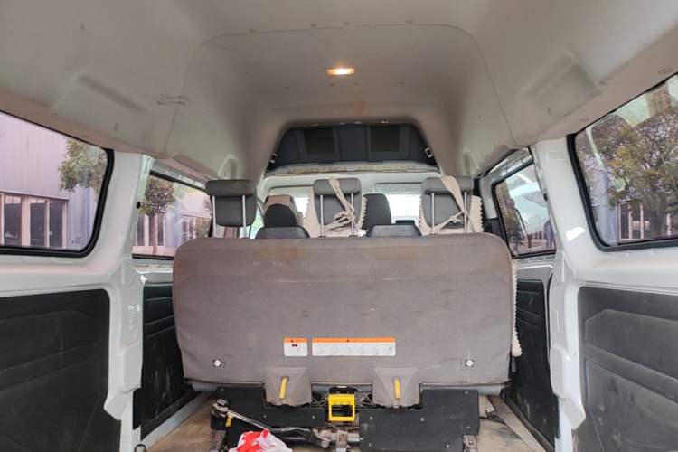 Used Ford Transit 2017 2.0T Gasoline Multi-Purpose Commercial Vehicle Mid-Drive Mid-Roof China V Standard Trunk
