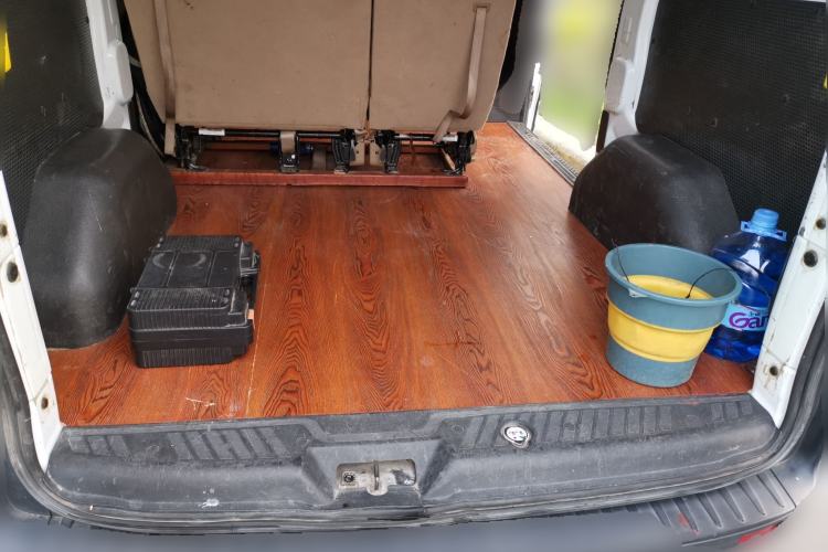 Used Ford Transit 2017 2.0T Diesel Multi-Purpose Commercial Vehicle Short Wheelbase Low Roof China V Standard Trunk