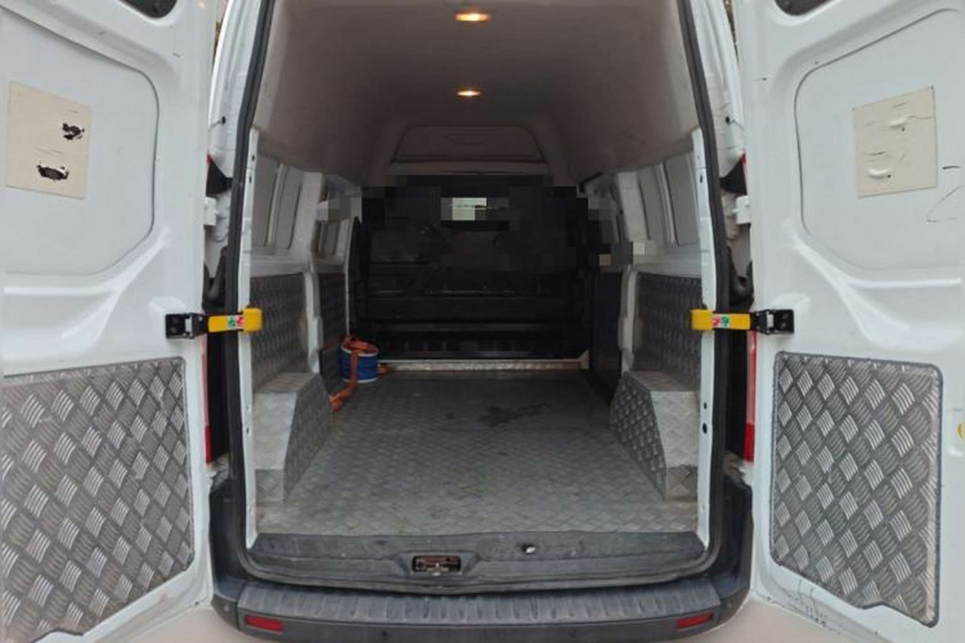 Used Ford Transit 2017 2.0T Diesel Van Mid-Chassis Mid-Roof China V Standard Trunk