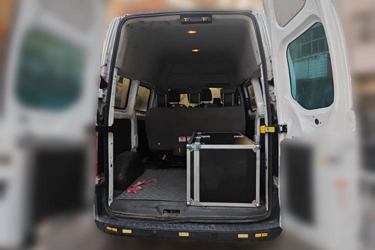 Used Ford Transit 2017 2.0T Diesel Van Short Wheelbase Mid-Roof China V Standard Trunk