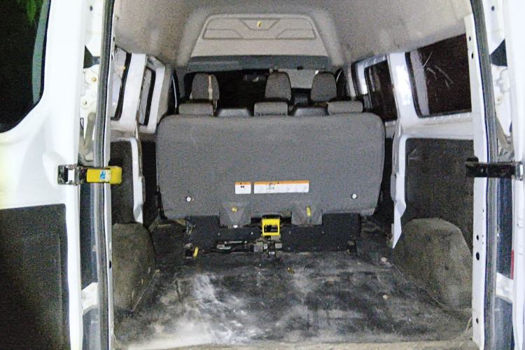 Used Ford Transit 2017 2.0T Diesel Multi-Function Commercial Vehicle Mid-Drive Mid-Roof China V Standard Trunk
