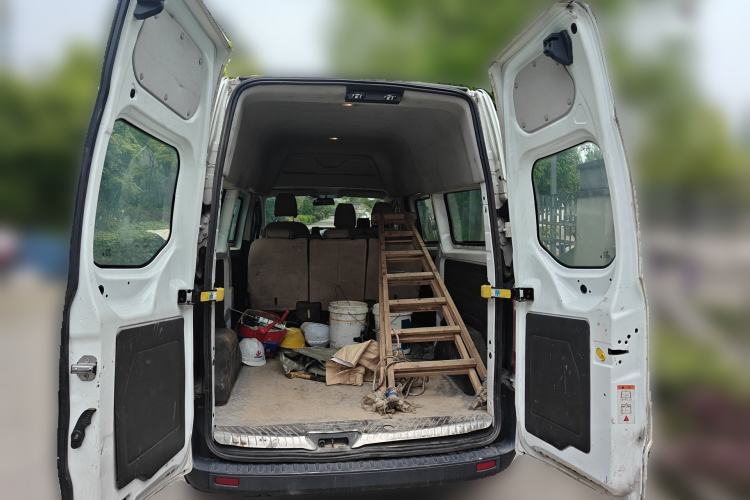 Used Ford Transit 2017 2.0T Diesel Multi-Function Commercial Vehicle Mid-Drive Mid-Roof China V Standard Trunk