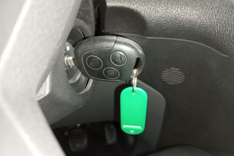Used Ford Transit 2017 2.0T Diesel Van Short Wheelbase Mid-Roof China V Standard Vehicle Key
