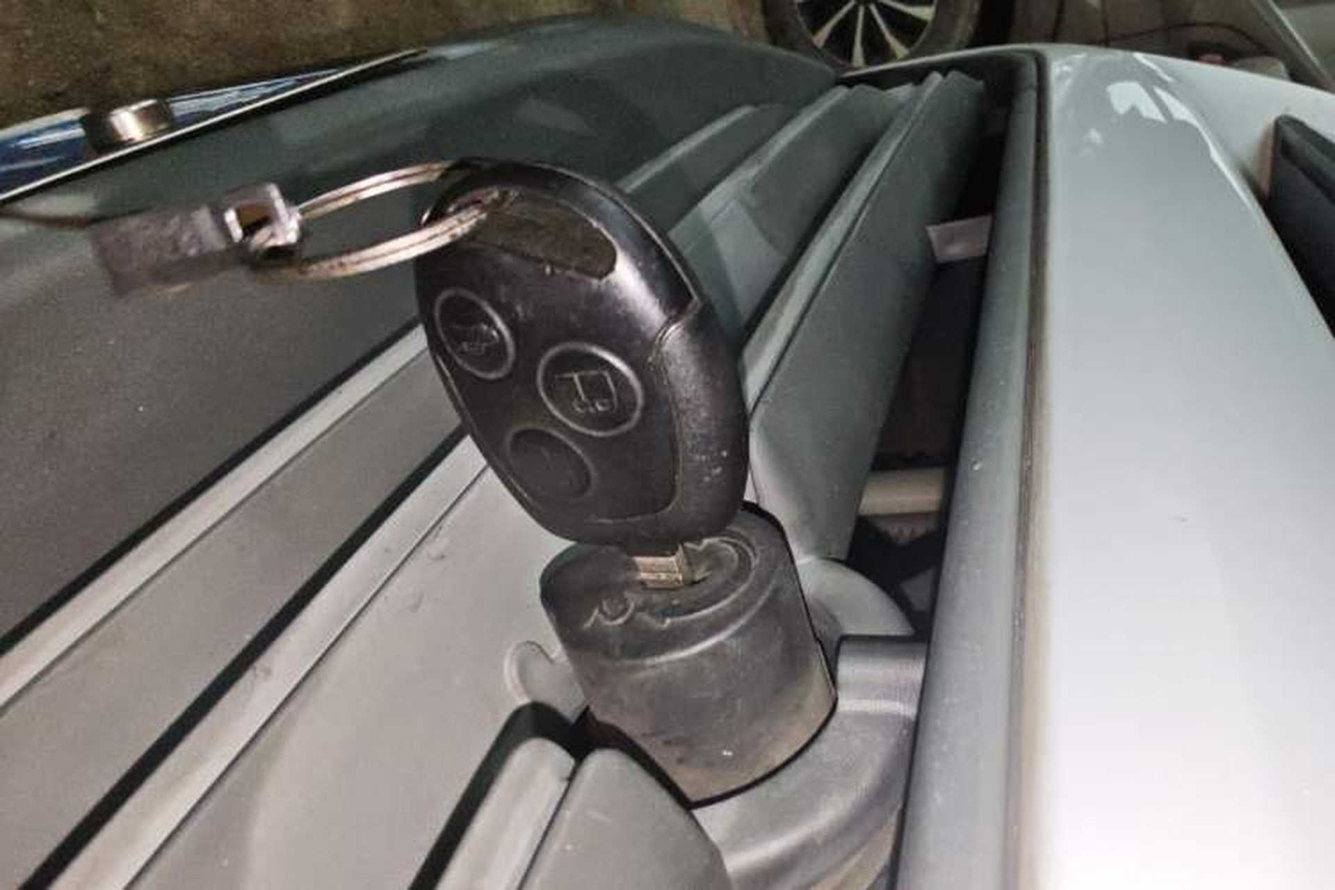 Used Ford Transit 2017 2.0T Diesel Van Mid-Chassis Mid-Roof China IV Standard Vehicle Key