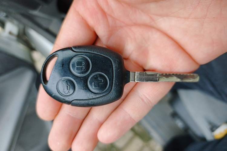 Used Ford Transit 2017 2.0T Diesel Van Mid-Chassis Mid-Roof China V Standard Vehicle Key