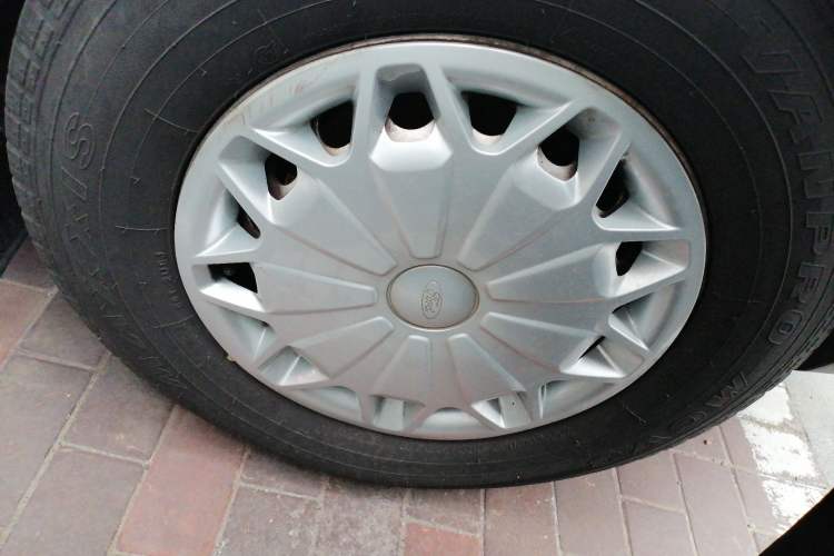 Used Ford Transit  Right Front Wheel Hub