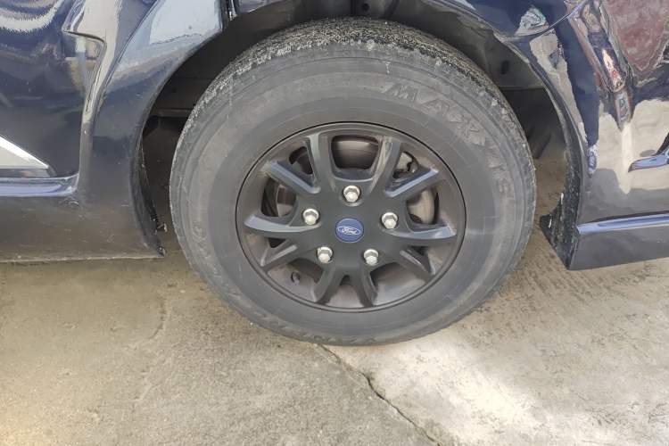 Used Ford Transit  Right Front Wheel Hub