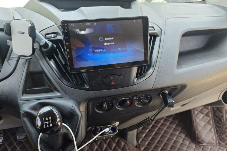 Used Ford Transit 2019 2.0T Diesel Multi-Purpose Commercial Vehicle Short Wheelbase Low Roof 6-Seater China VI Standard Audio And AC Panel