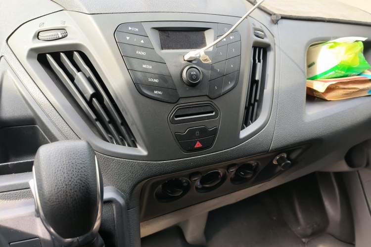 Used Ford Transit 2019 2.0T Gasoline Automatic Multi-Function Commercial Vehicle Mid-Roof 6-Seater China VI Standard Audio And AC Panel