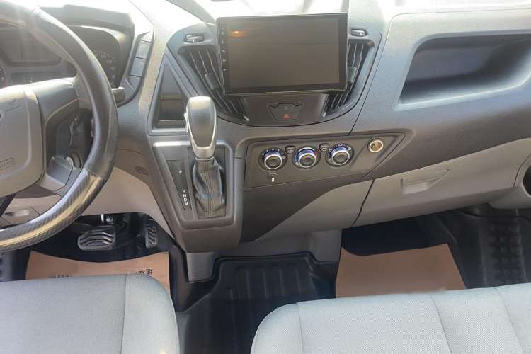 Used Ford Transit 2019 2.0T Gasoline Automatic Multi-Function Commercial Vehicle Short Wheelbase Low Roof 6-Seater China VI Standard Audio And AC Panel