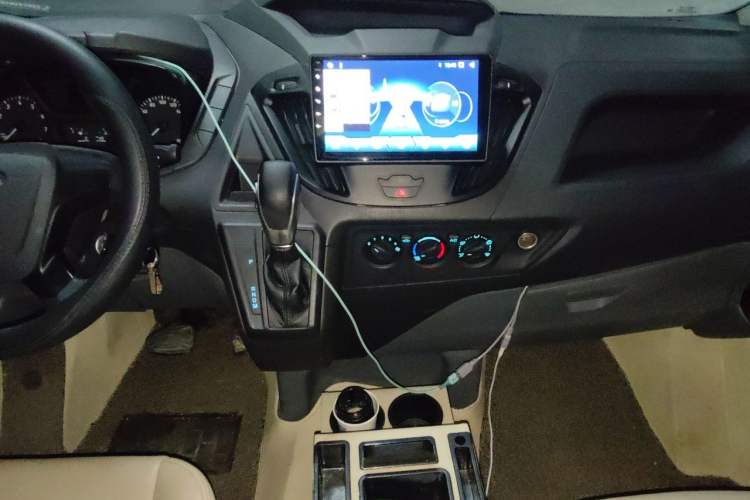 Used Ford Transit 2019 2.0T Gasoline Automatic Multi-Function Commercial Vehicle Mid-Roof 6-Seater China VI Standard Audio And AC Panel