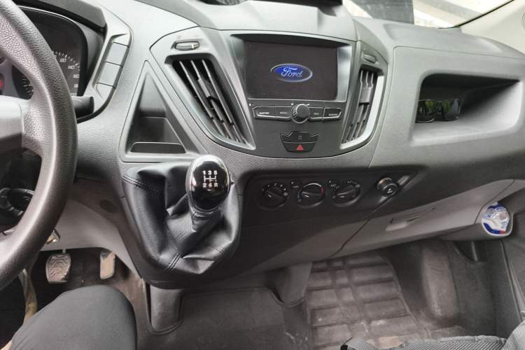 Used Ford Transit 2019 2.0T Diesel Multi-Purpose Commercial Vehicle Short Wheelbase Low Roof 6-Seater China VI Standard Audio And AC Panel