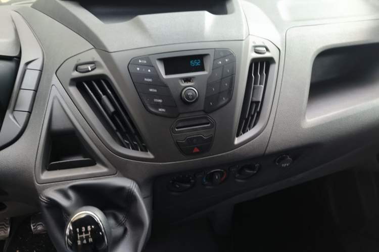 Used Ford Transit 2019 2.0T Diesel Multi-Purpose Commercial Vehicle Short Wheelbase Low Roof 6-Seater China VI Standard Audio And AC Panel