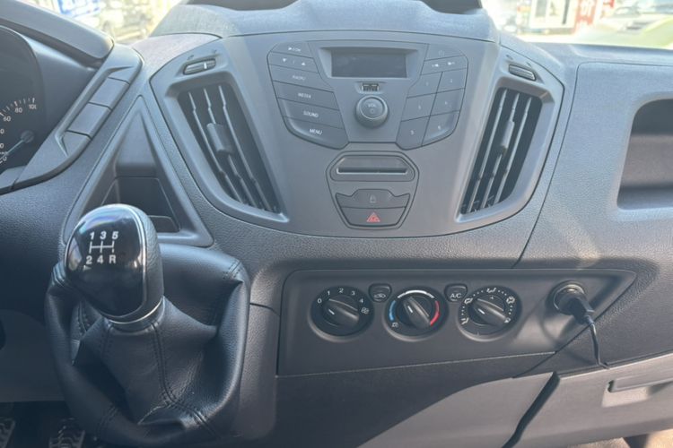 Used Ford Transit 2019 2.0T Diesel Multi-Purpose Commercial Vehicle Mid-Drive Mid-Roof 6-Seater China VI Standard Audio And AC Panel