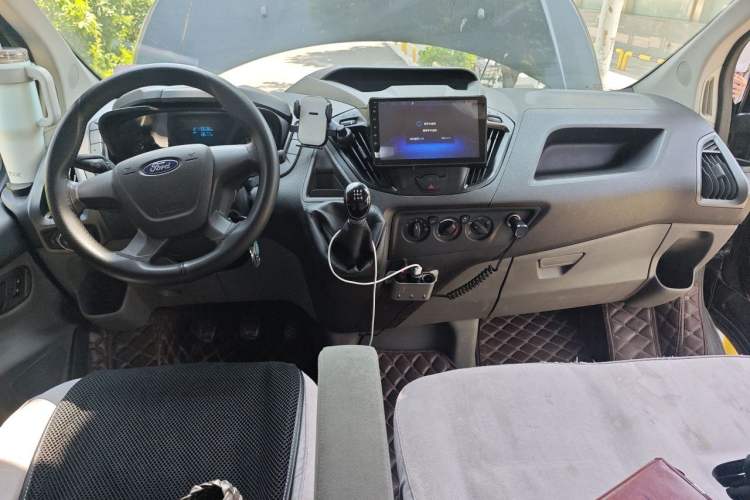 Used Ford Transit 2019 2.0T Diesel Multi-Purpose Commercial Vehicle Short Wheelbase Low Roof 6-Seater China VI Standard Center Console