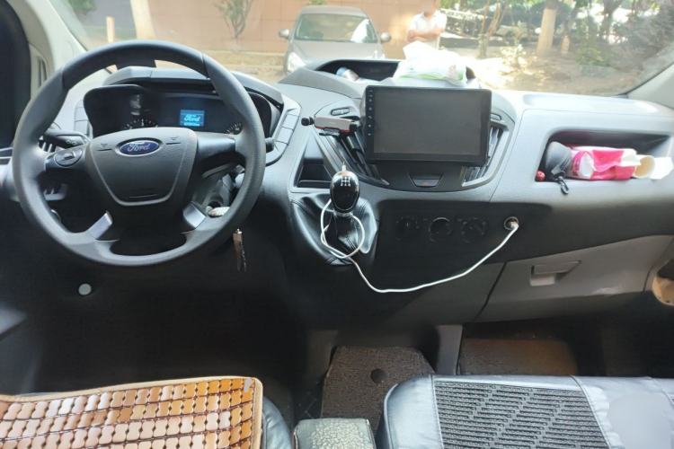 Used Ford Transit 2019 2.0T Diesel Multi-Purpose Commercial Vehicle Short Wheelbase Low Roof 6-Seater China VI Standard Center Console