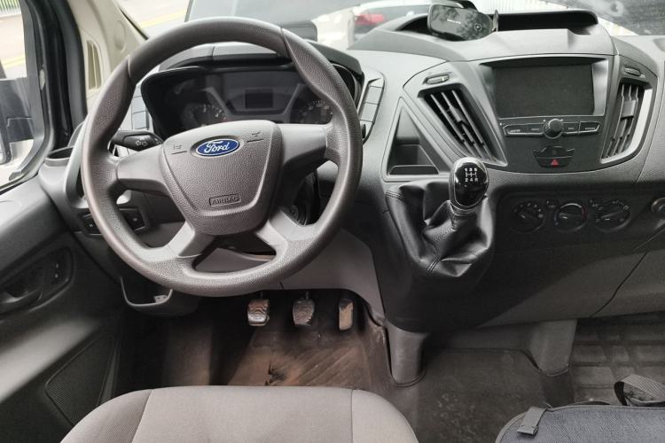 Used Ford Transit 2019 2.0T Diesel Multi-Purpose Commercial Vehicle Short Wheelbase Low Roof 6-Seater China VI Standard Center Console