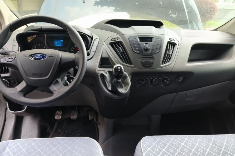 Used Ford Transit 2019 2.0T Diesel Multi-Purpose Commercial Vehicle Short Wheelbase Low Roof 6-Seater China VI Standard Center Console