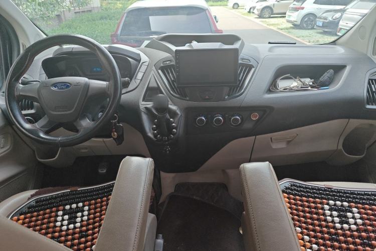 Used Ford Transit 2019 2.0T Diesel Commercial & Travel Short Wheelbase Low-Roof 7-Seater China VI Standard Center Console