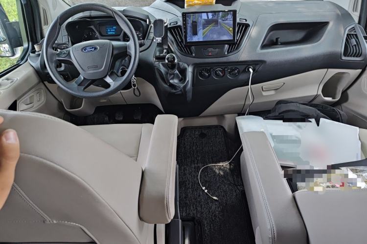 Used Ford Transit 2019 2.0T Diesel Commercial & Travel Short Wheelbase Low-Roof 7-Seater China VI Standard Center Console